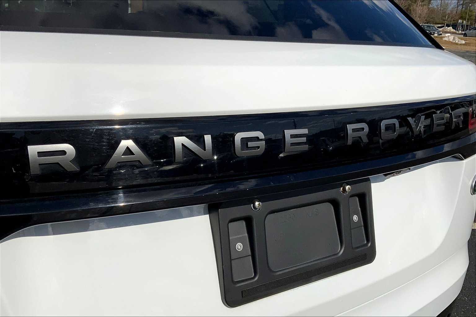 Used 2022 Fuji White Land Rover R-Dynamic S image 30