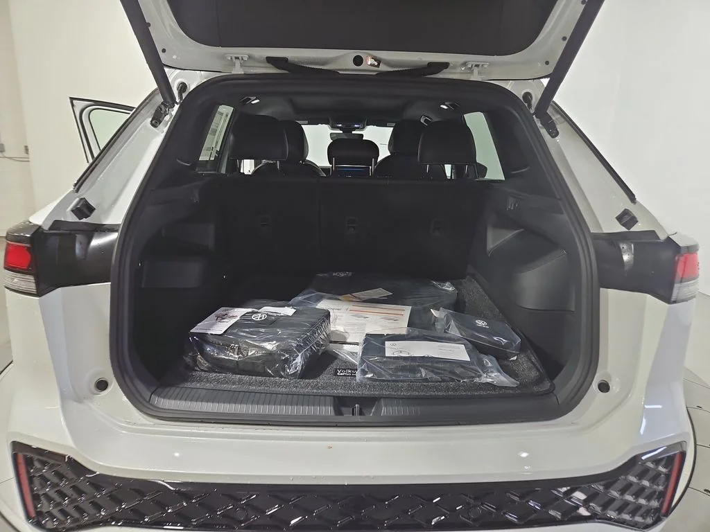 New 2026 White Volkswagen 2.0T SE R-Line Black image 21