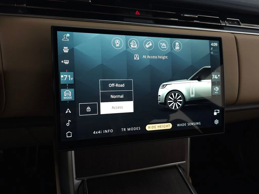 New 2026 Santorini Black Land Rover SE image 29