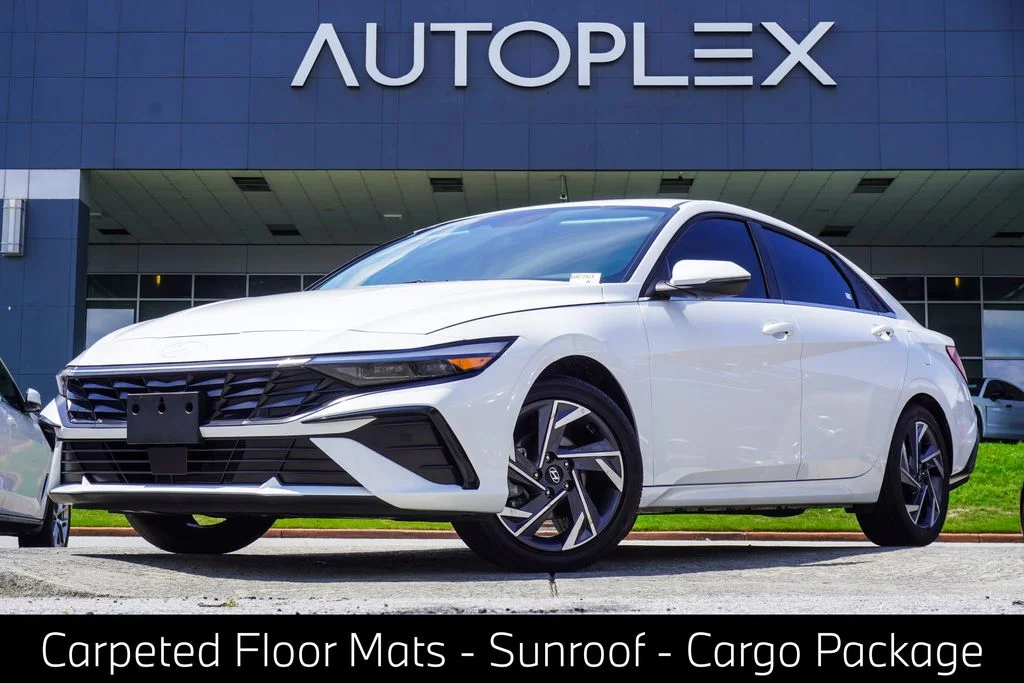 Used 2025 White Hyundai Limited image 1