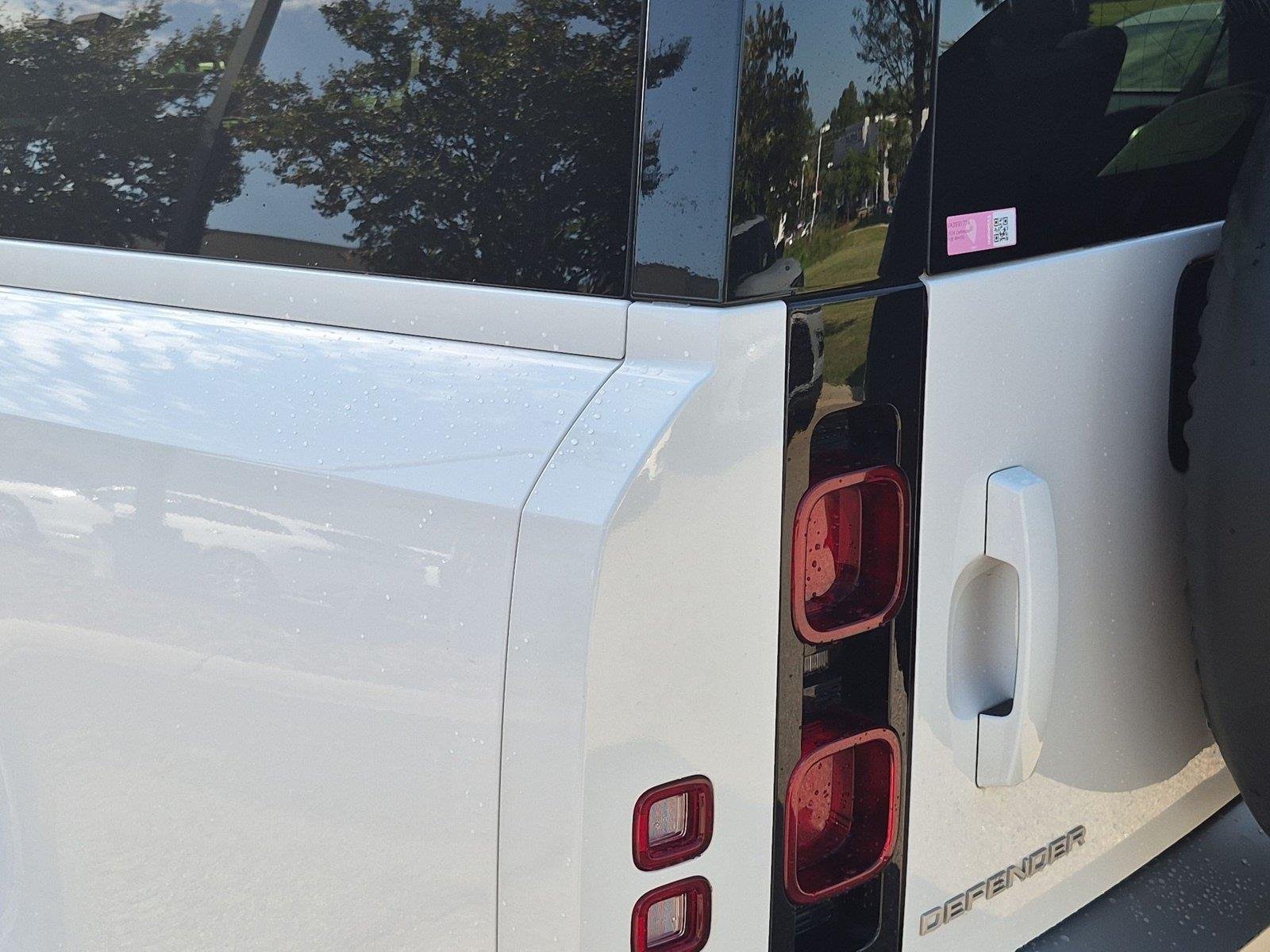 Used 2024 Fuji White Land Rover S image 11