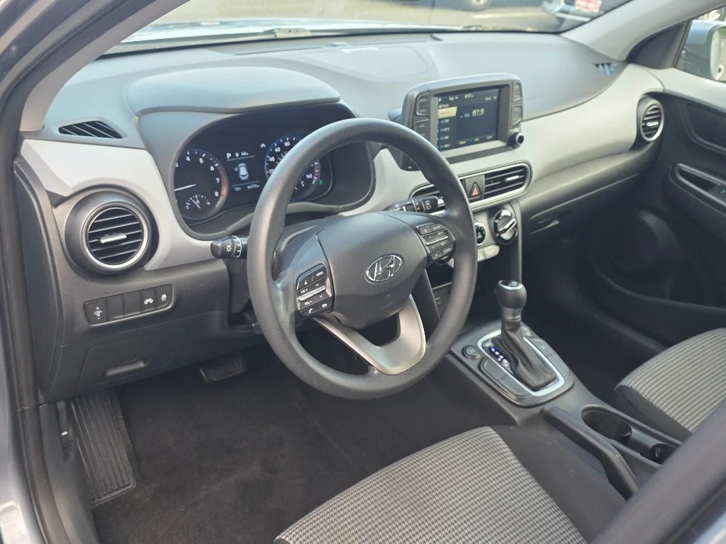 Used 2020 Sonic Silver Hyundai SE image 30