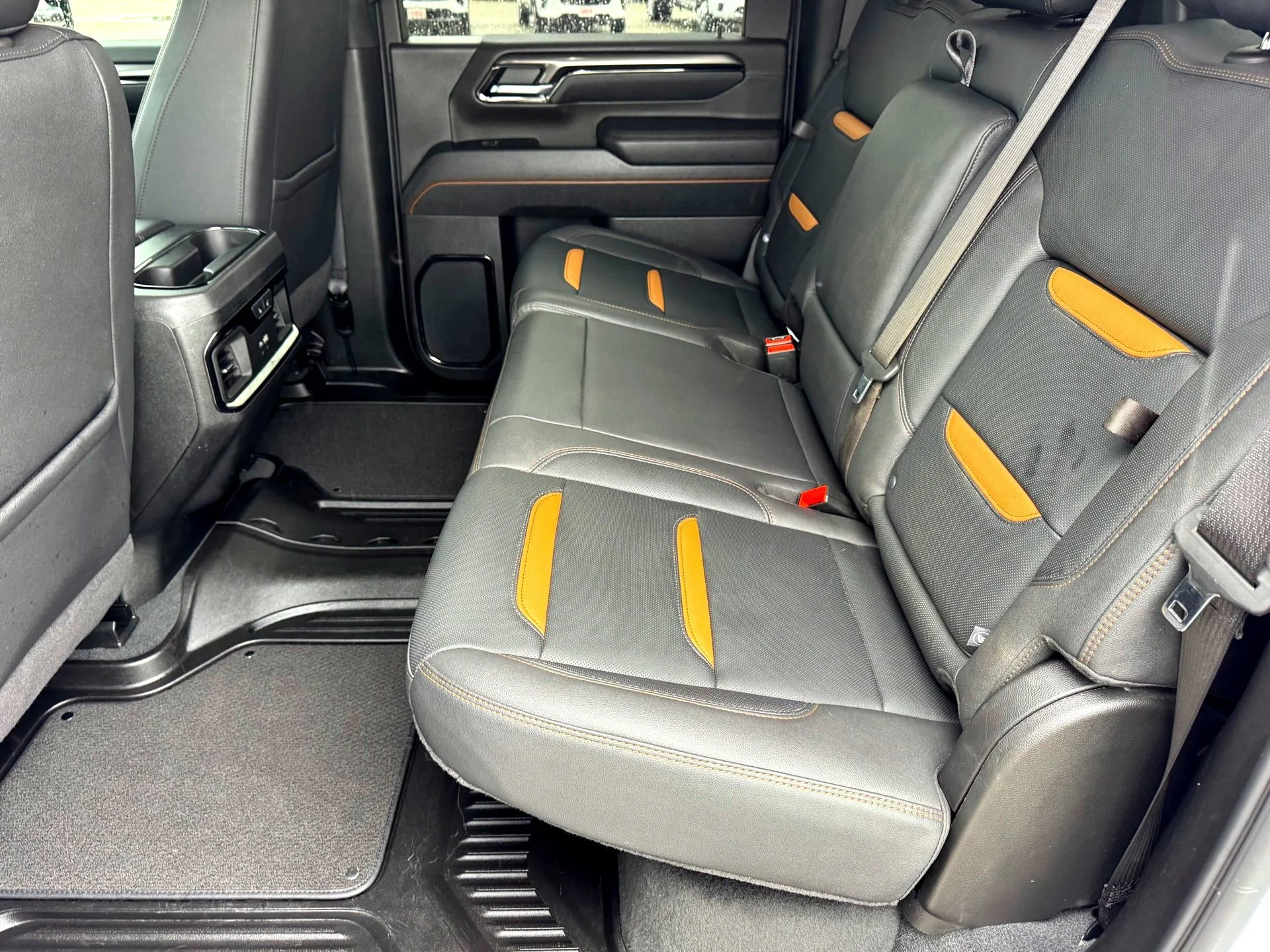 Used 2025 Summit White GMC AT4 image 18