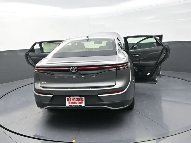 Used 2023  Toyota XLE image 43