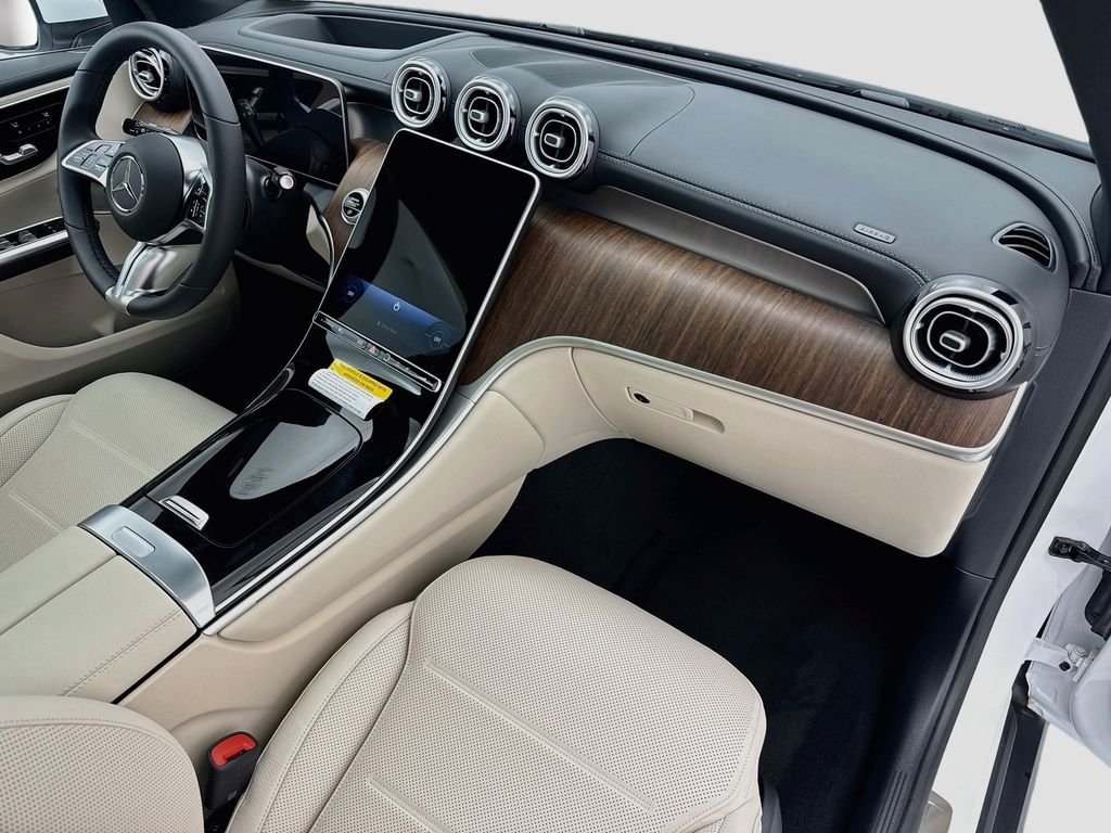 New 2027 Moonlight White Metallic Mercedes-Benz GLC 300 image 17
