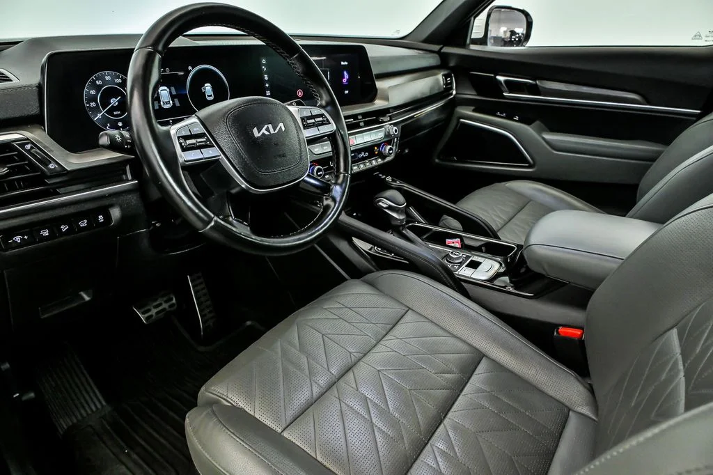 Used 2023 White Kia SX X-Line image 13