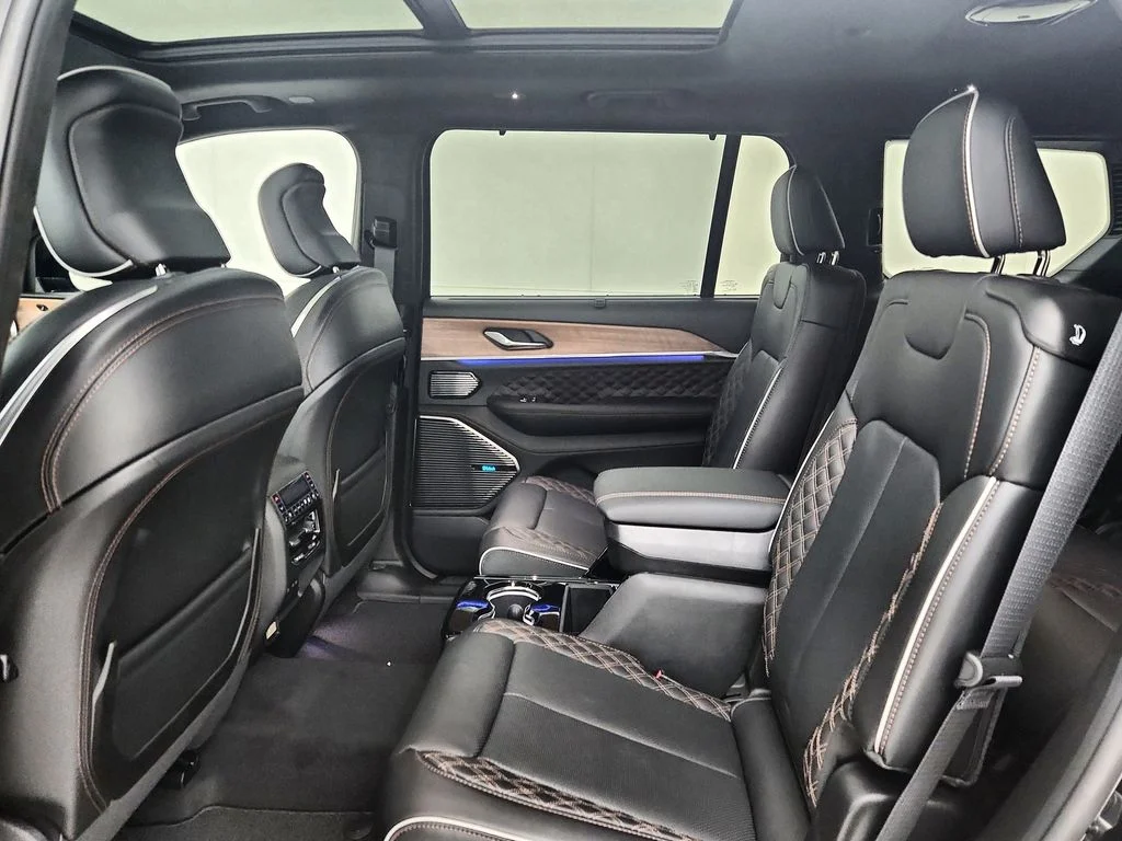 New 2026 Diamond Black Crystal Pearl-Coat Exterior Paint Jeep Summit image 30