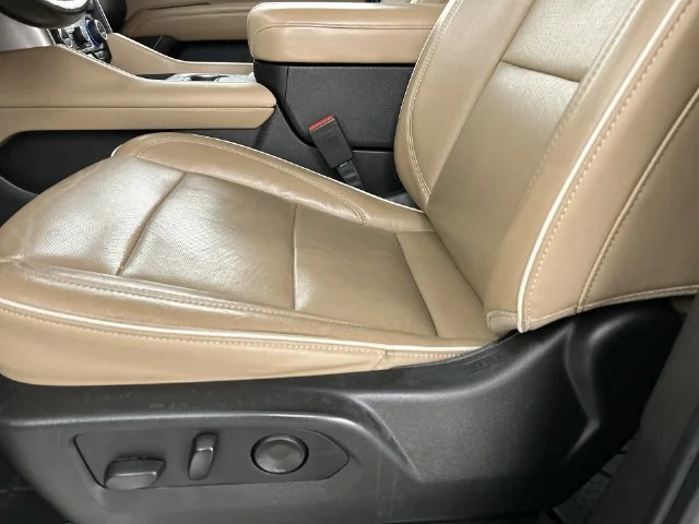 Used 2021 IRIDESCENT PEARL TRICOAT Chevrolet Premier image 24