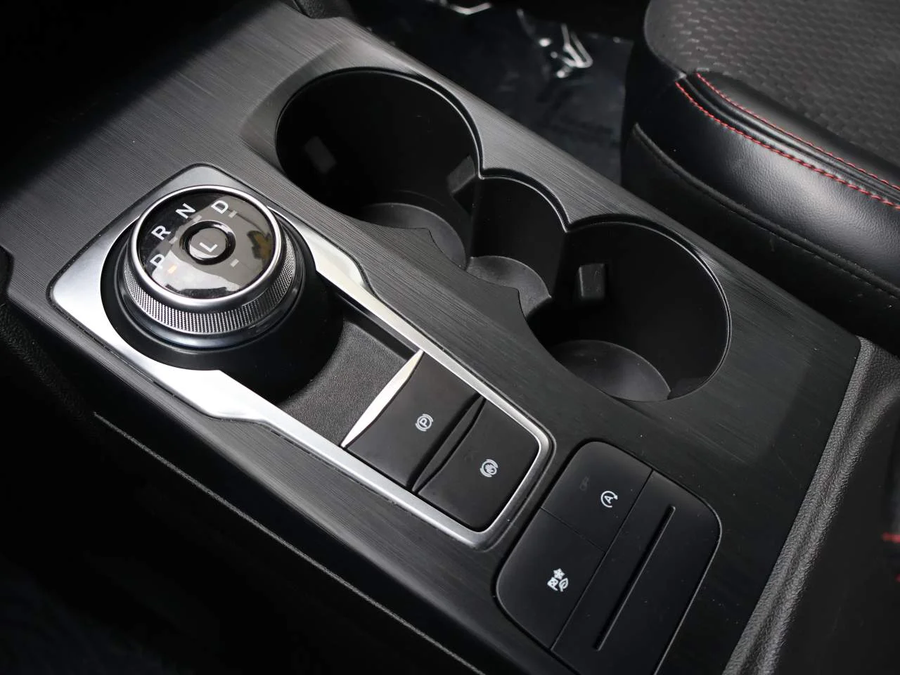 2024 Ford Escape ST-Line - Photo 17