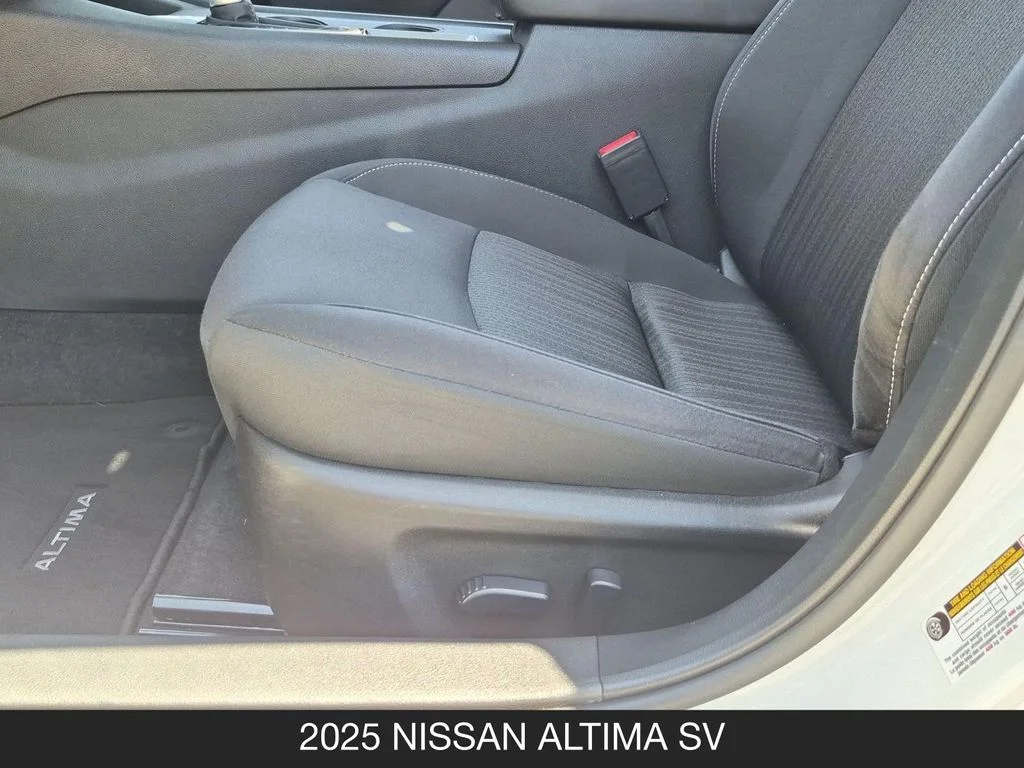 2025 Nissan Altima SV - Photo 15