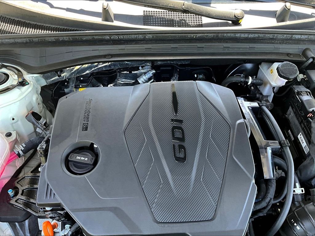 Used 2025 White Kia LXS image 30