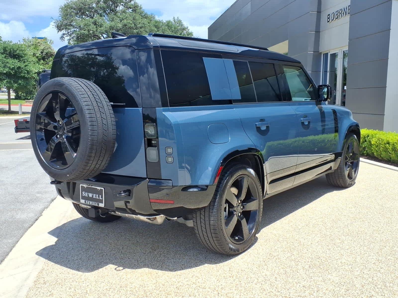 New 2026 Tasman Blue Land Rover X-Dynamic SE image 6