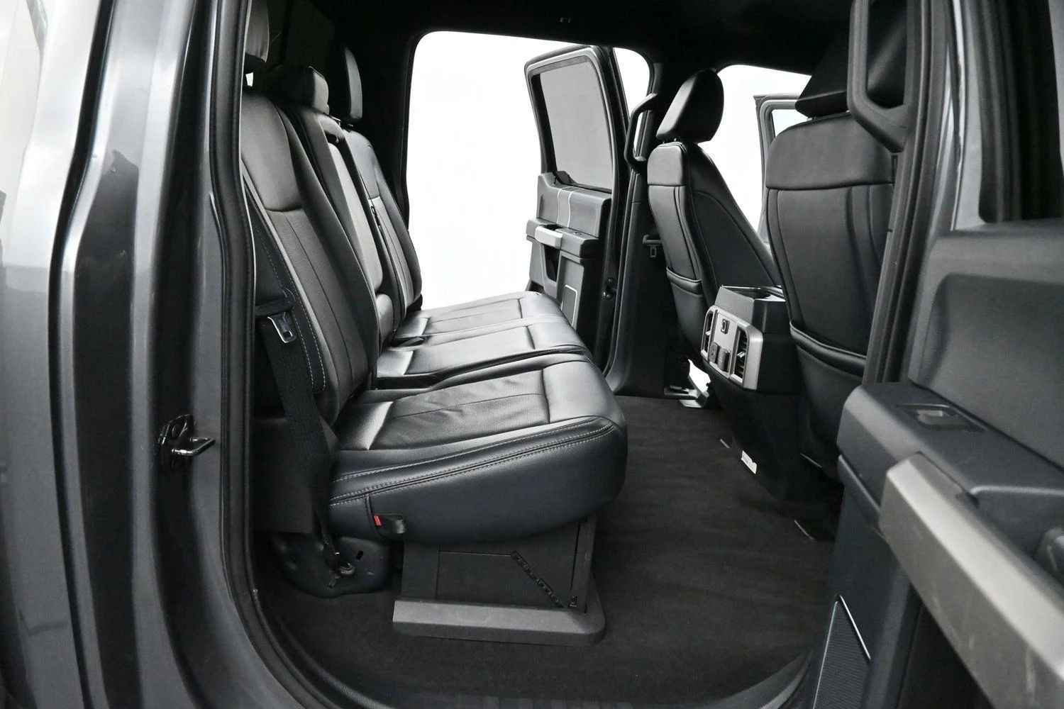 Used 2022 Carbonized Gray Ford Lariat image 32