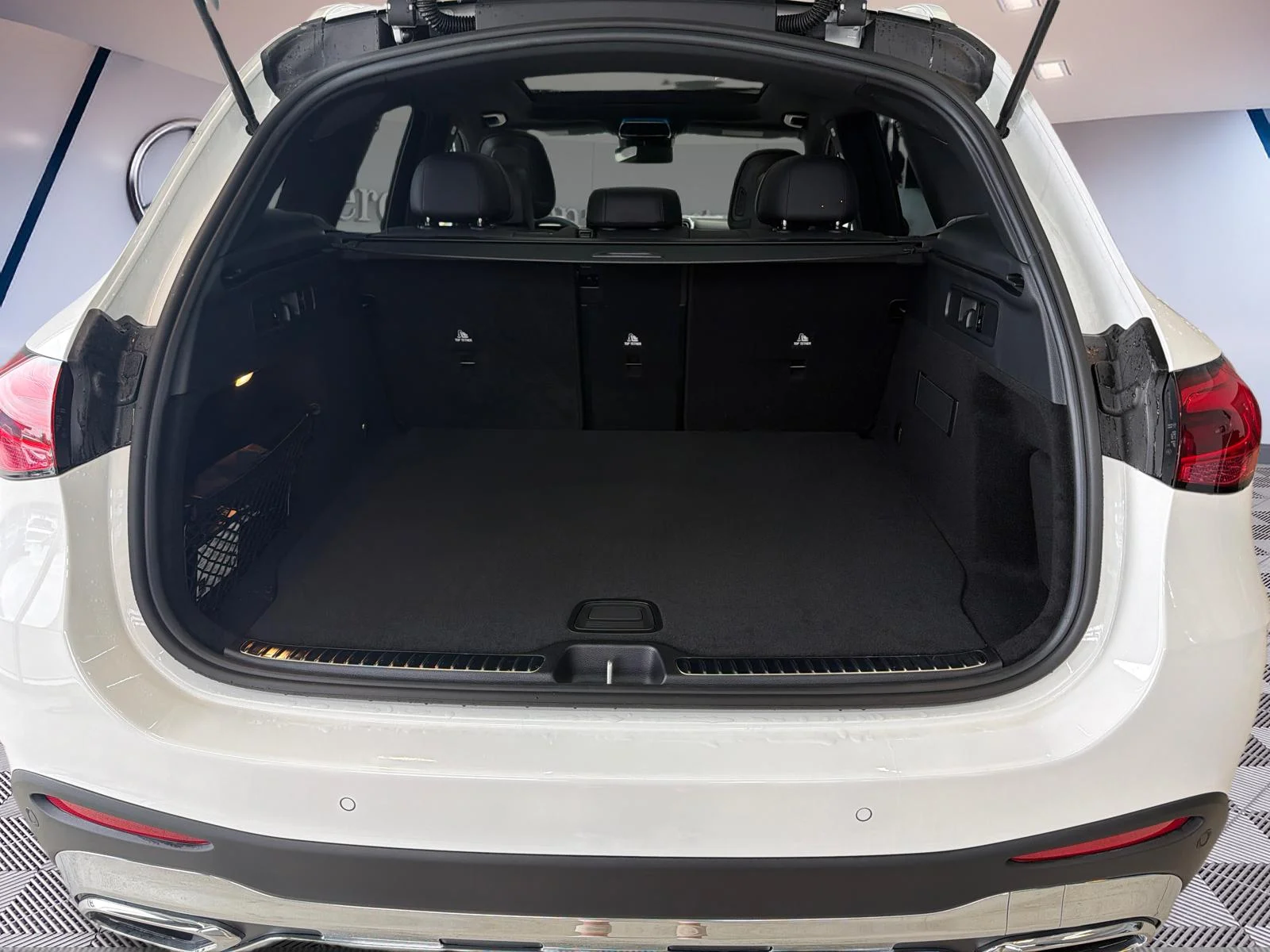New 2026 White Mercedes-Benz GLC 300 image 7