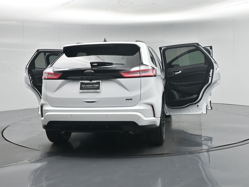 Certified Used 2022 White Ford SE image 36