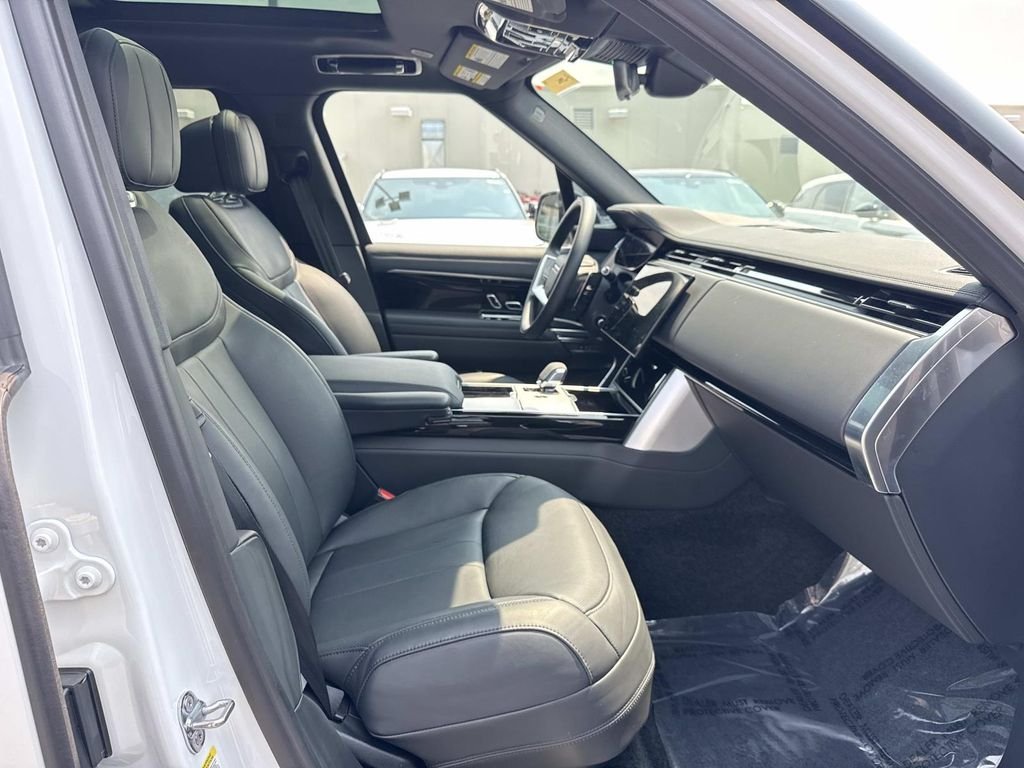 Used 2024 White Land Rover SE image 13
