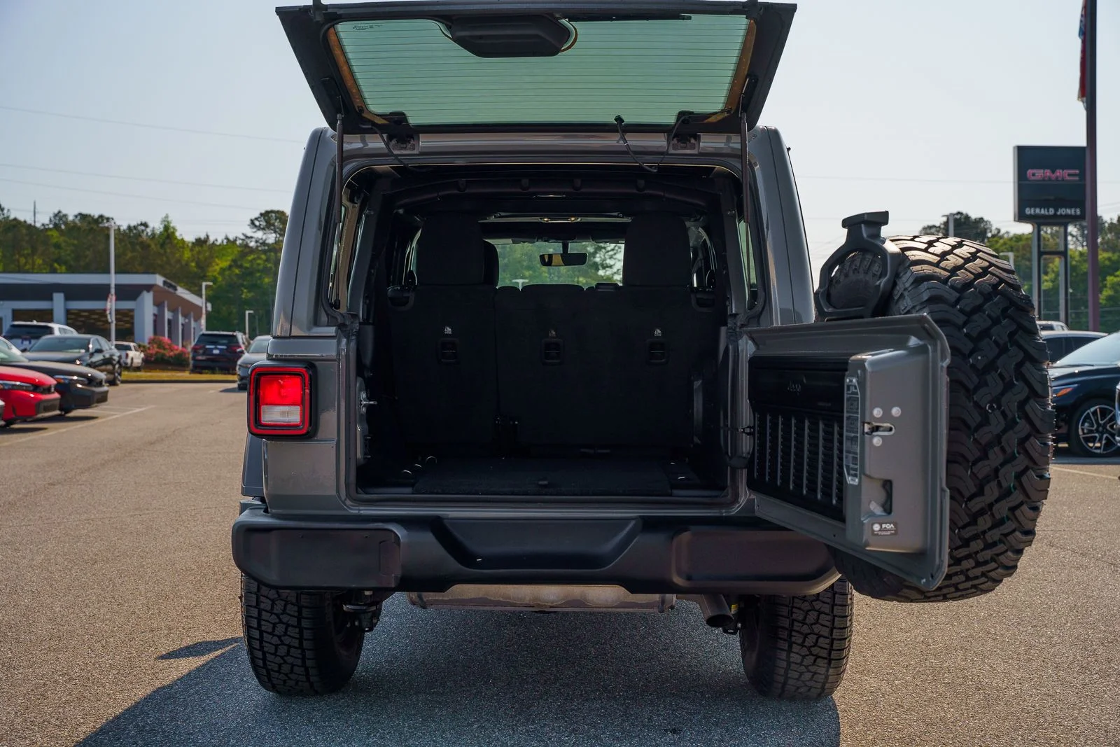 Used 2021 Gray Jeep Unlimited Sport S image 22