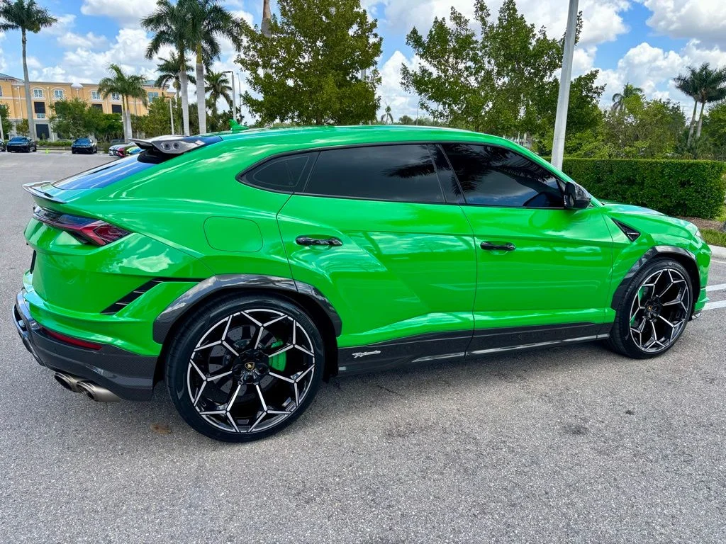Used 2024 Green Lamborghini Performante image 6