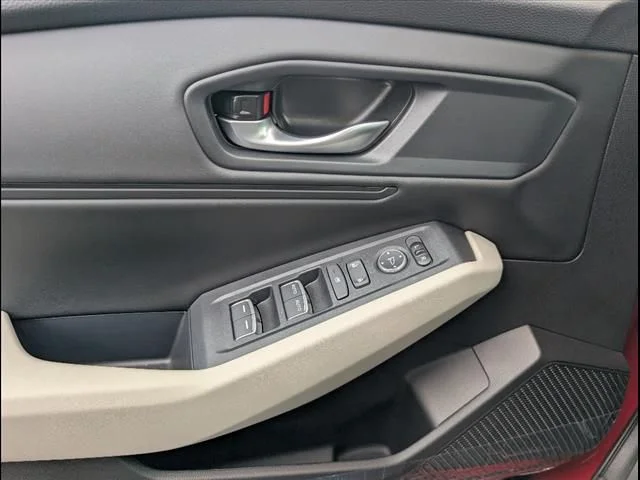 Used 2025  Honda SE image 16