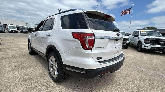 Used 2018 White Ford Limited image 9