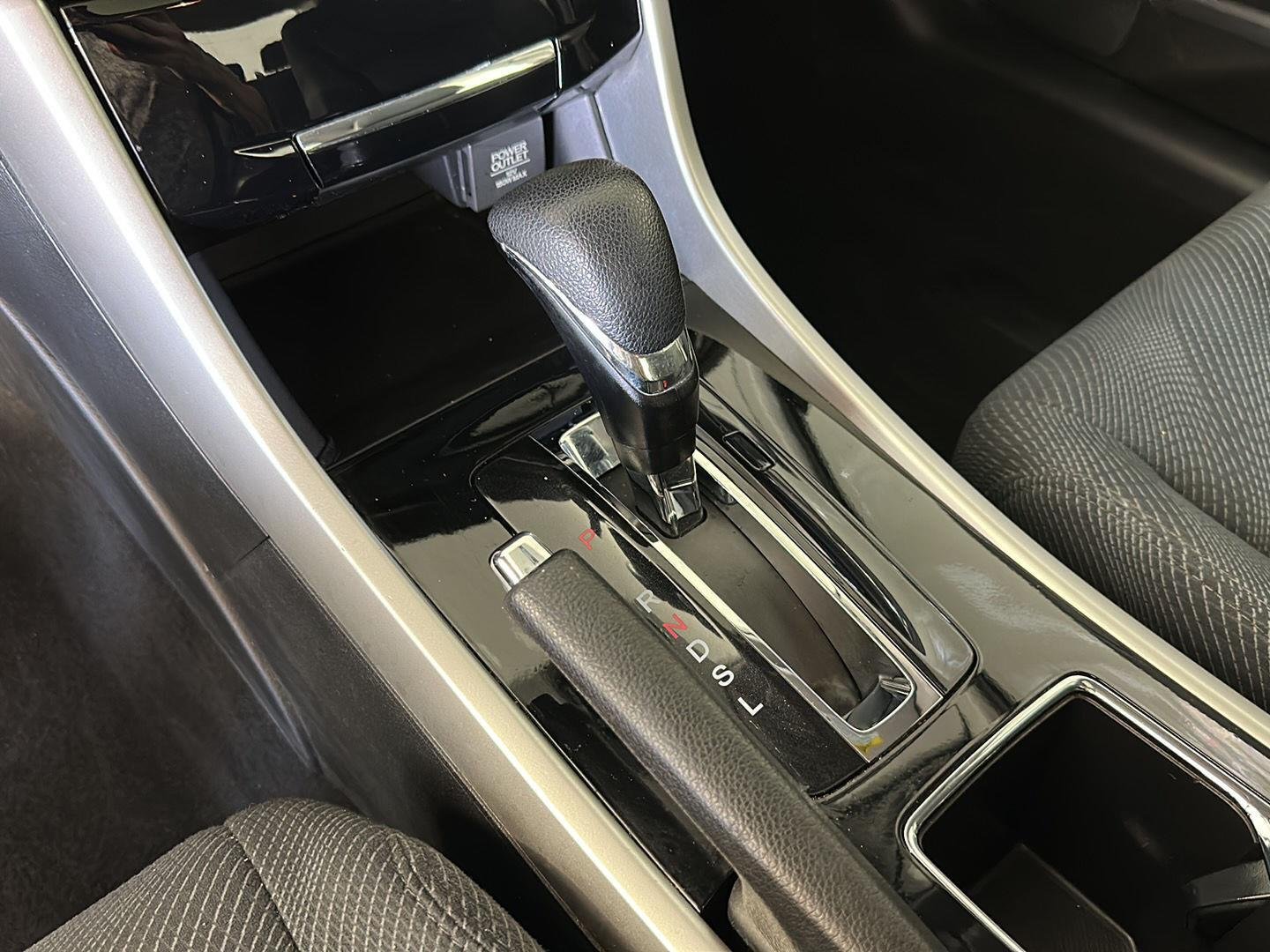Used 2017 Lunar Silver Metallic Honda EX image 17
