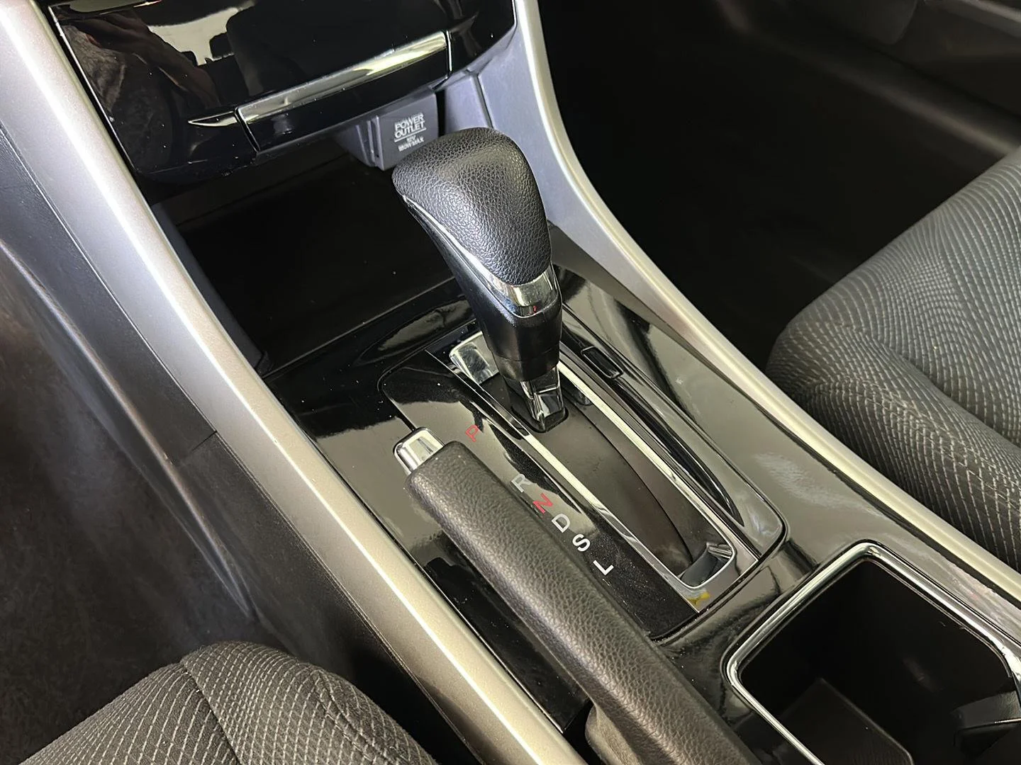 Used 2017 Lunar Silver Metallic Honda EX image 17