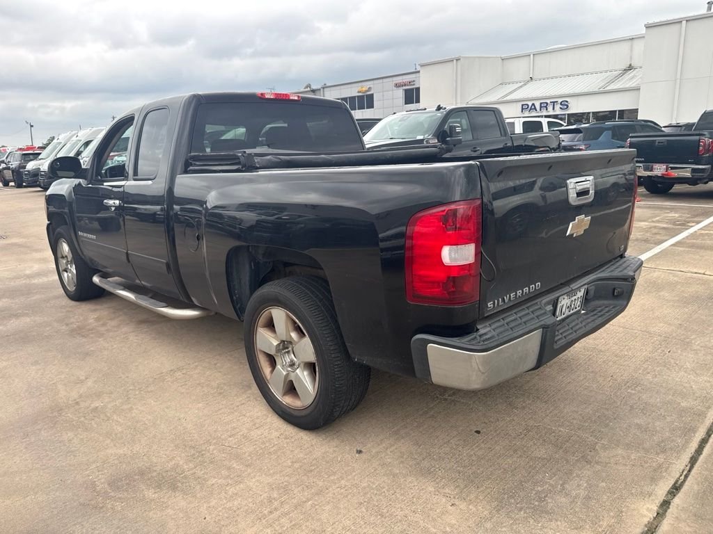 Used 2009  Chevrolet Work Truck image 3