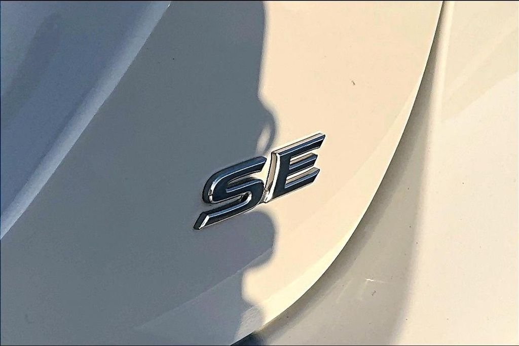 Used 2022 Ice Edge Toyota SE image 22