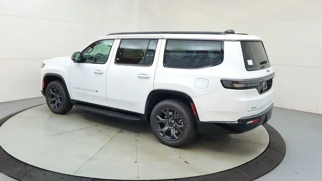 New 2026 Bright White Clear-Coat Exterior Paint Jeep Limited Altitude image 7