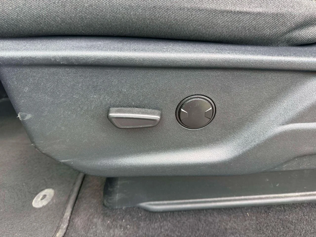 Used 2025 CARBONIZED GRAY METALLIC Ford XLT image 16