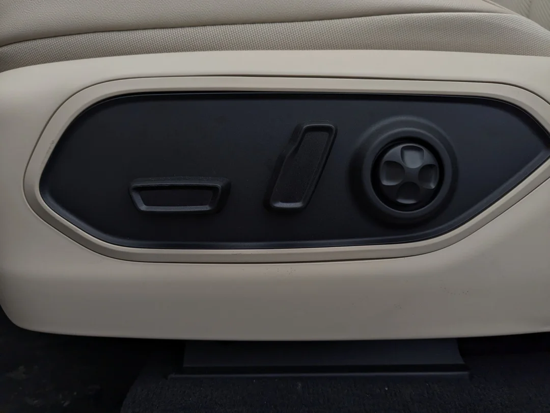 New 2026 Black Jeep Limited - - 4x4 - Panoramic Sunroof - Luxury Tech II - 9 Amplified Speakers - Remote Start & More! image 15