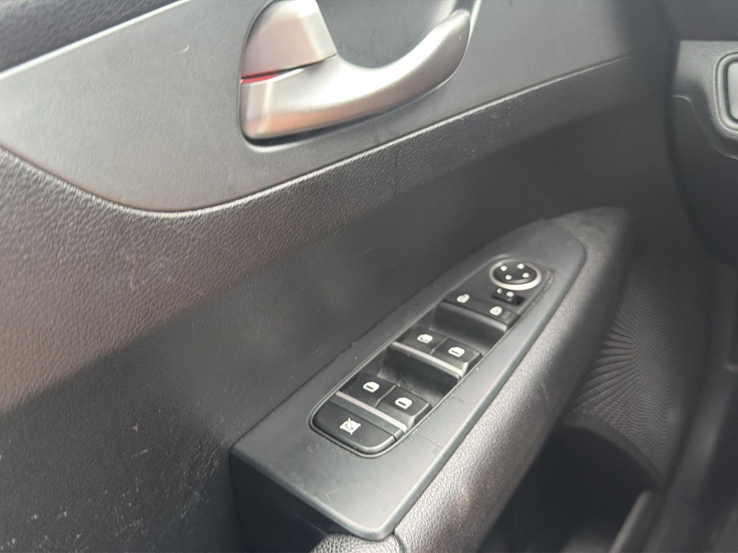 Used 2020 Silky Silver Kia  image 14