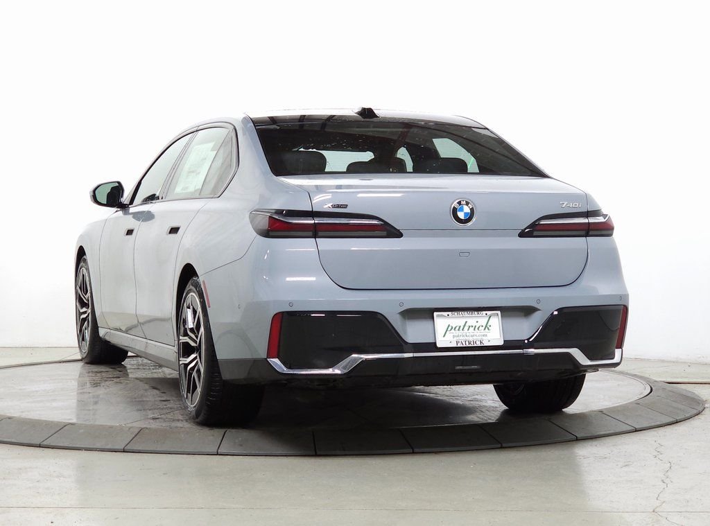 Used 2026 Gray Metallic BMW 740i xDrive image 5