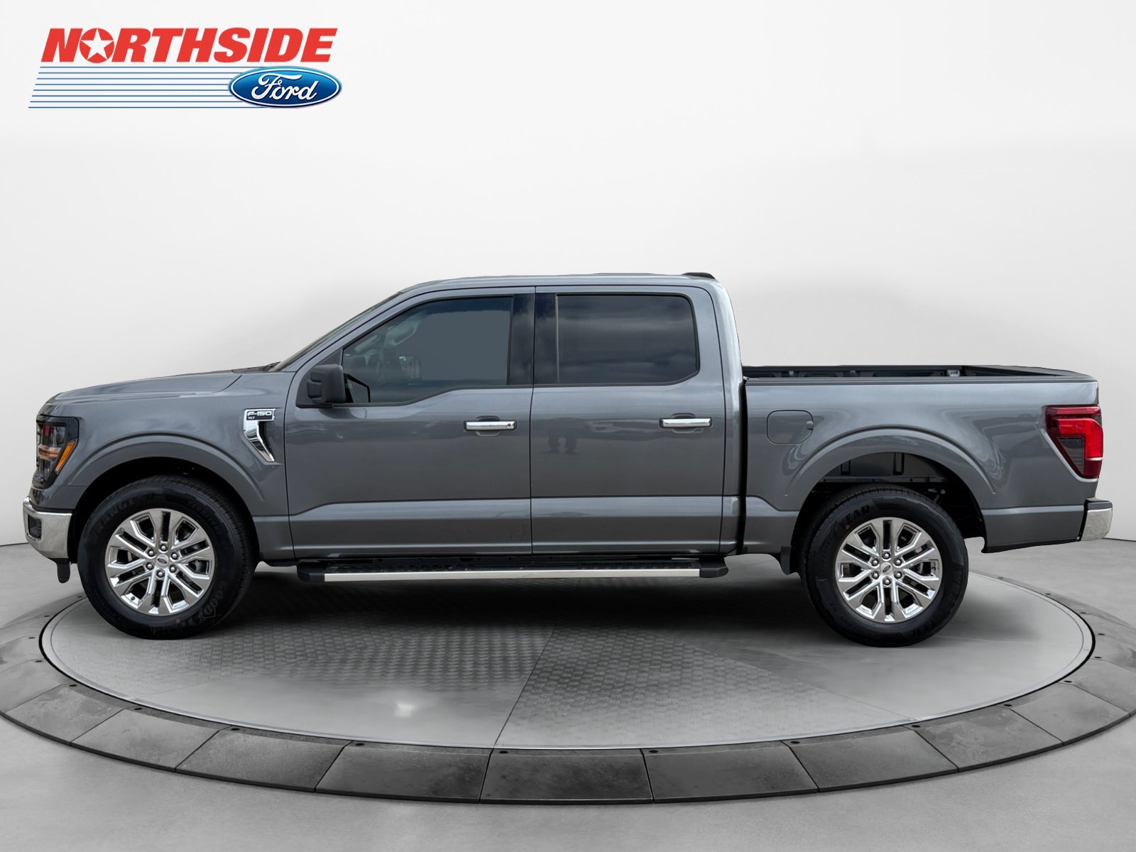 New 2026 Carbonized Gray Metallic Ford XLT image 4