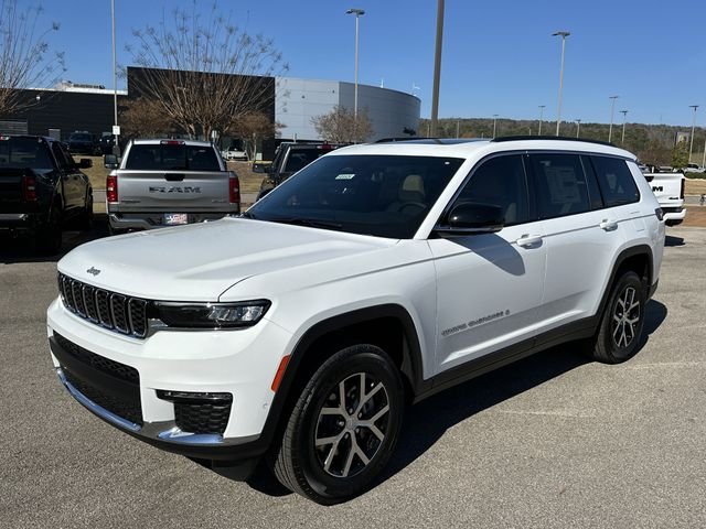 New 2025 White Jeep Limited image 3