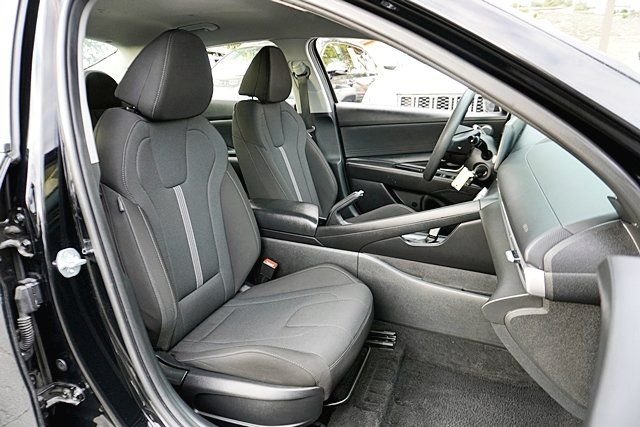 Used 2024 Black Hyundai SE image 10