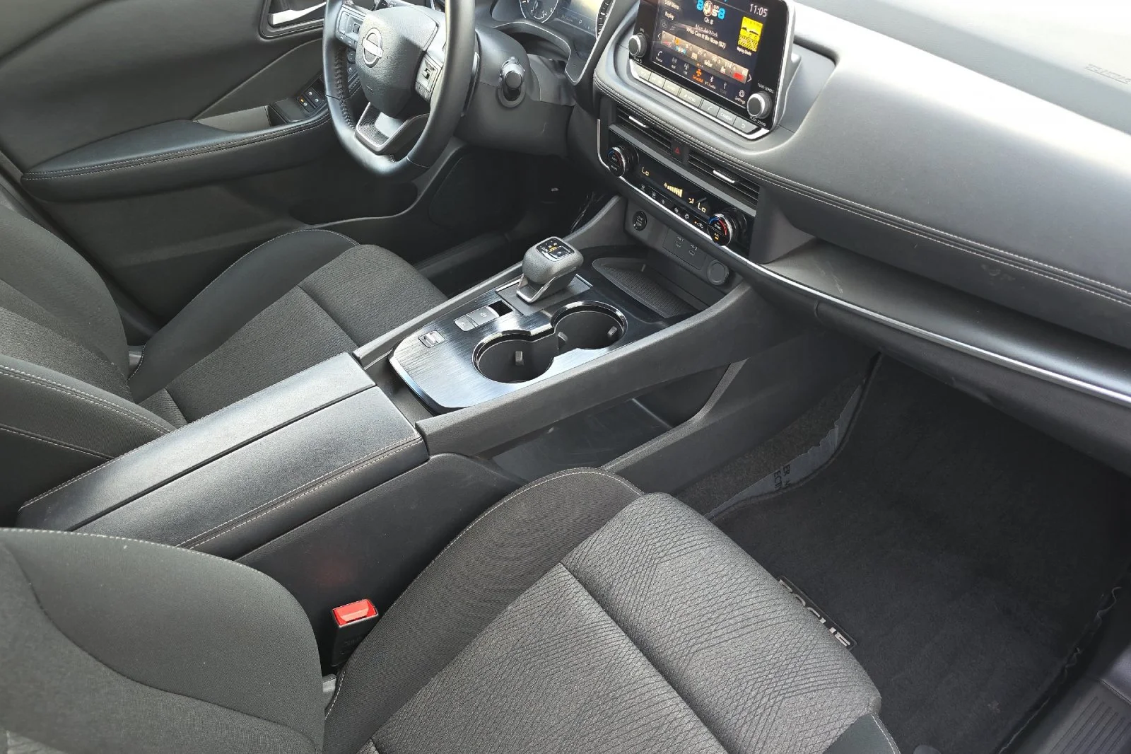Used 2025 Deep Ocean Blue Pearl Nissan SV image 15