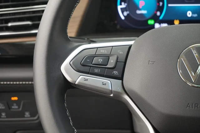 2025 Volkswagen Atlas SE w/Tech - Photo 30