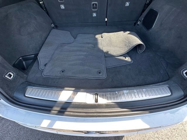 Used 2023 White Jeep Overland image 19