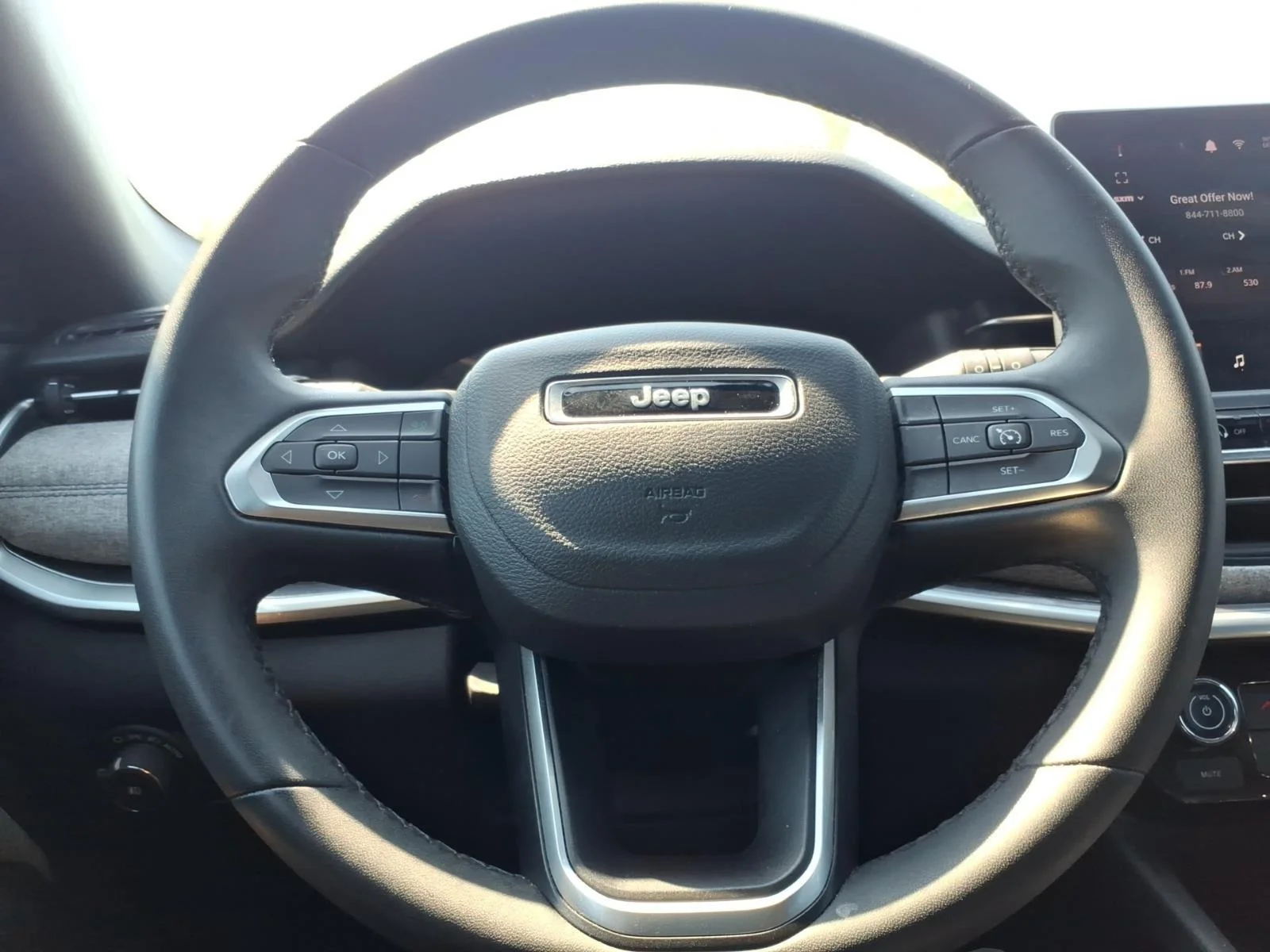 Used 2024 Diamond Black Crystal Pearlcoat Jeep Latitude image 25