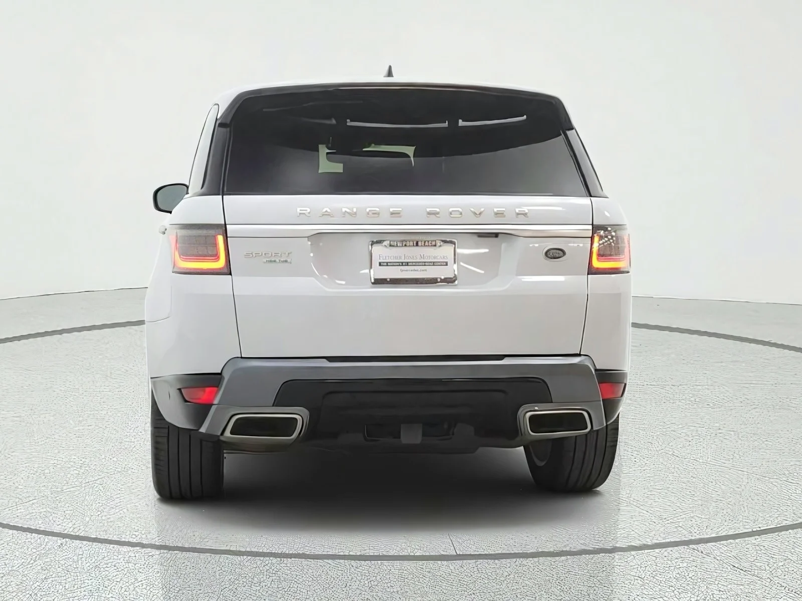Used 2018 Yulong White Metallic Land Rover Td6 Diesel HSE image 6