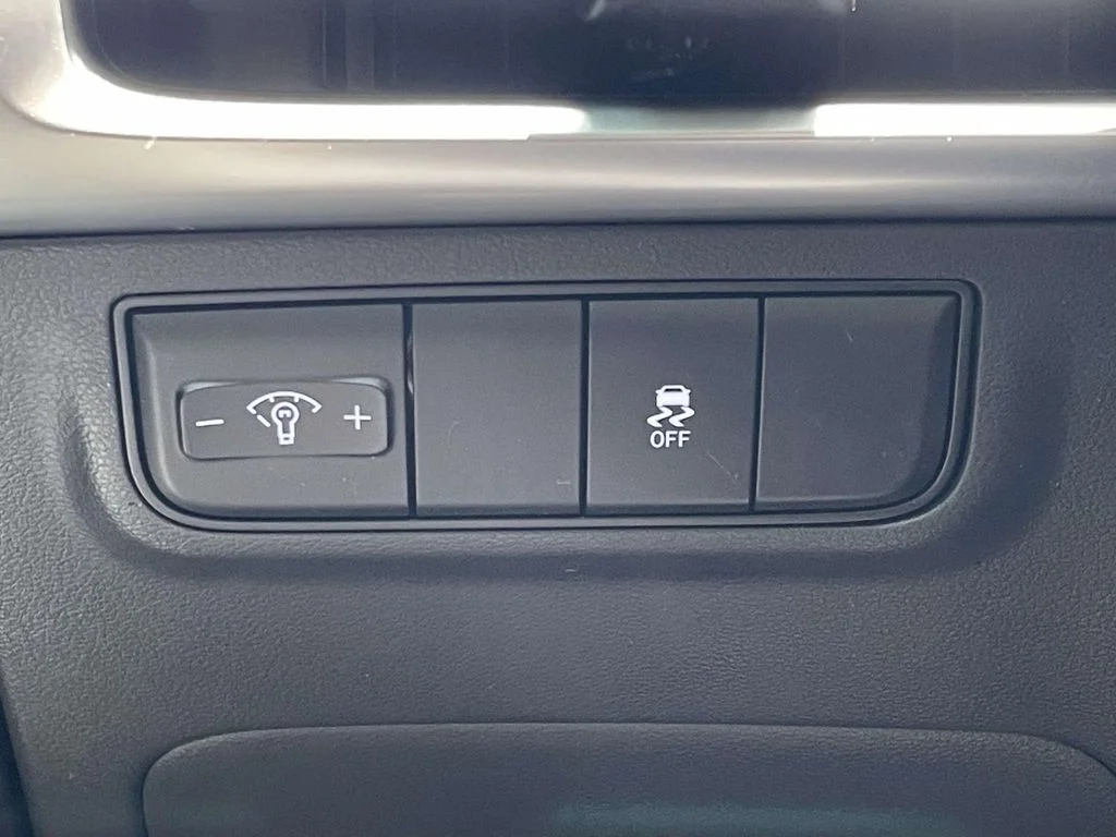 Used 2026 White Hyundai SE image 17