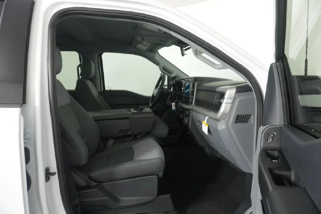 New 2026 Oxford White Ford F-250® XLT image 32