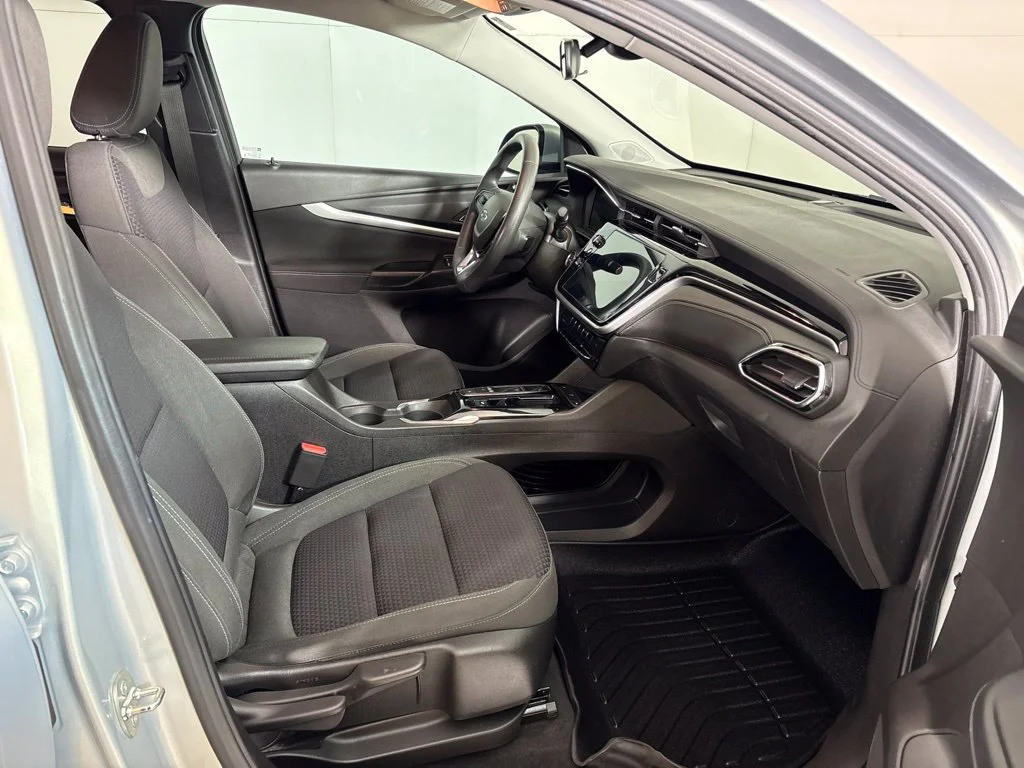 Used 2023 Silver Chevrolet LT image 19