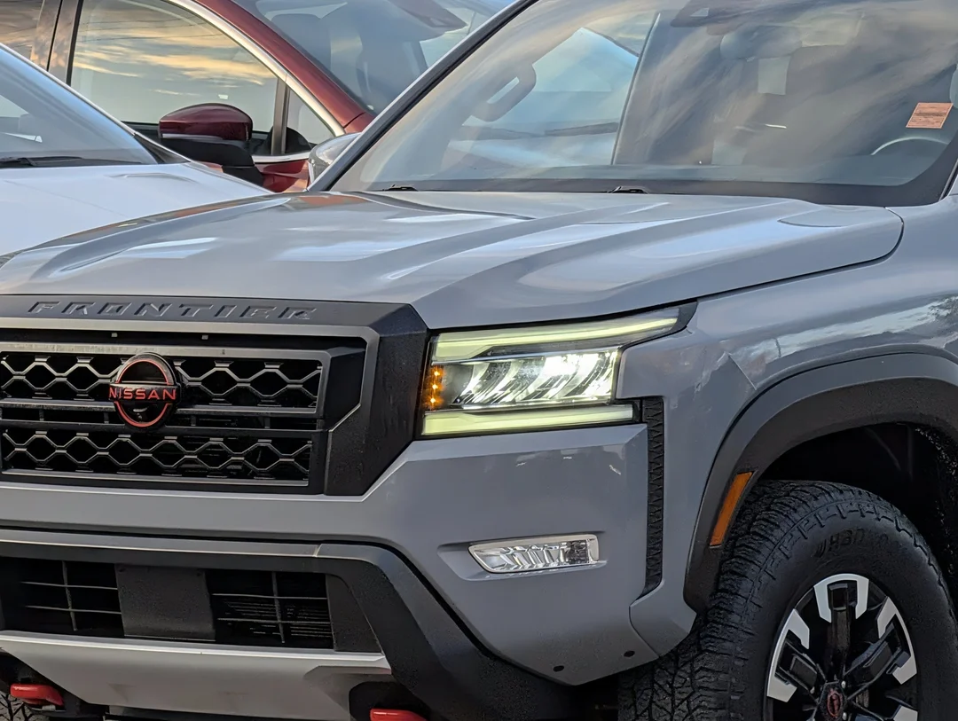 Used 2022  Nissan PRO-4X - - 4x4 - 3.8L V6 - Adaptive Cruise - Blind Spot - LED Headlamps - Sunroof & More image 10