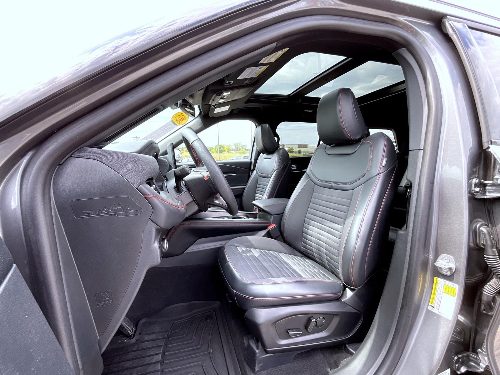Used 2025 Gray Ford ST-Line image 10