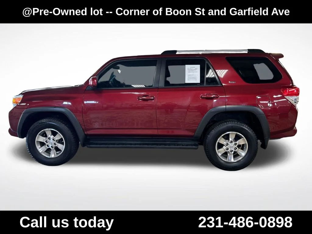 Used 2011  Toyota Trail image 2