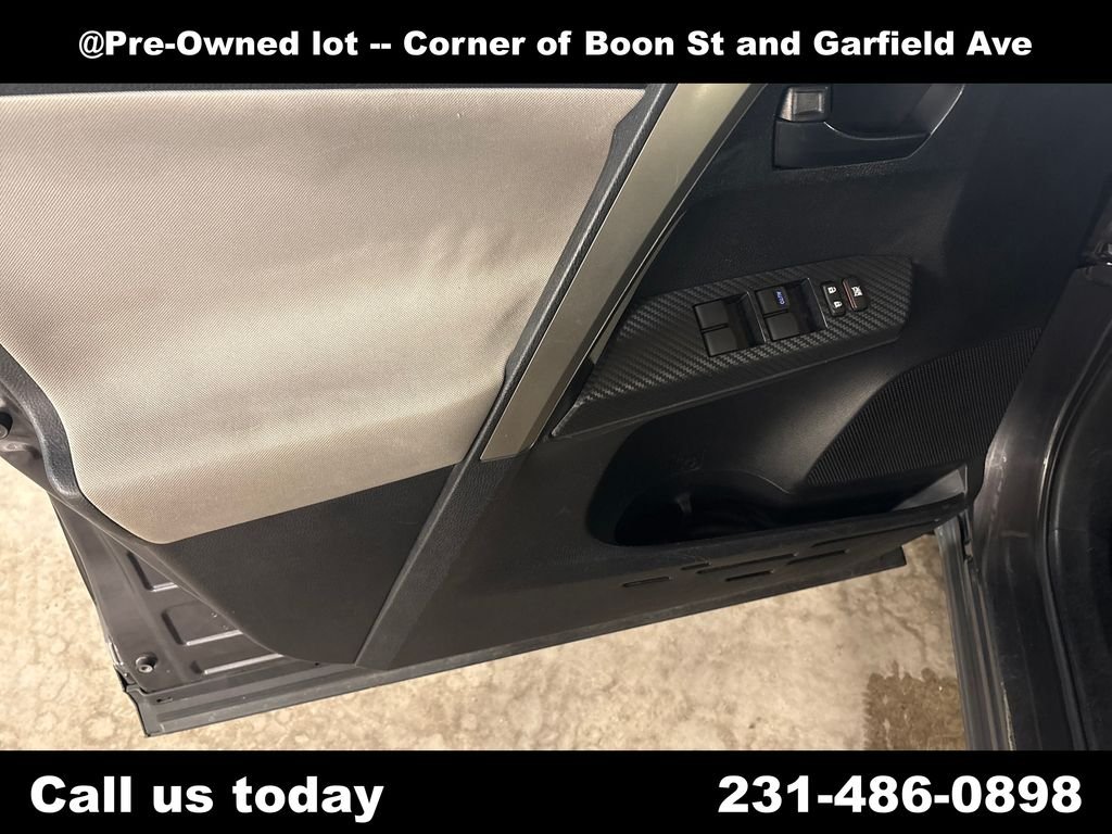 Used 2014 Gray Toyota LE image 15