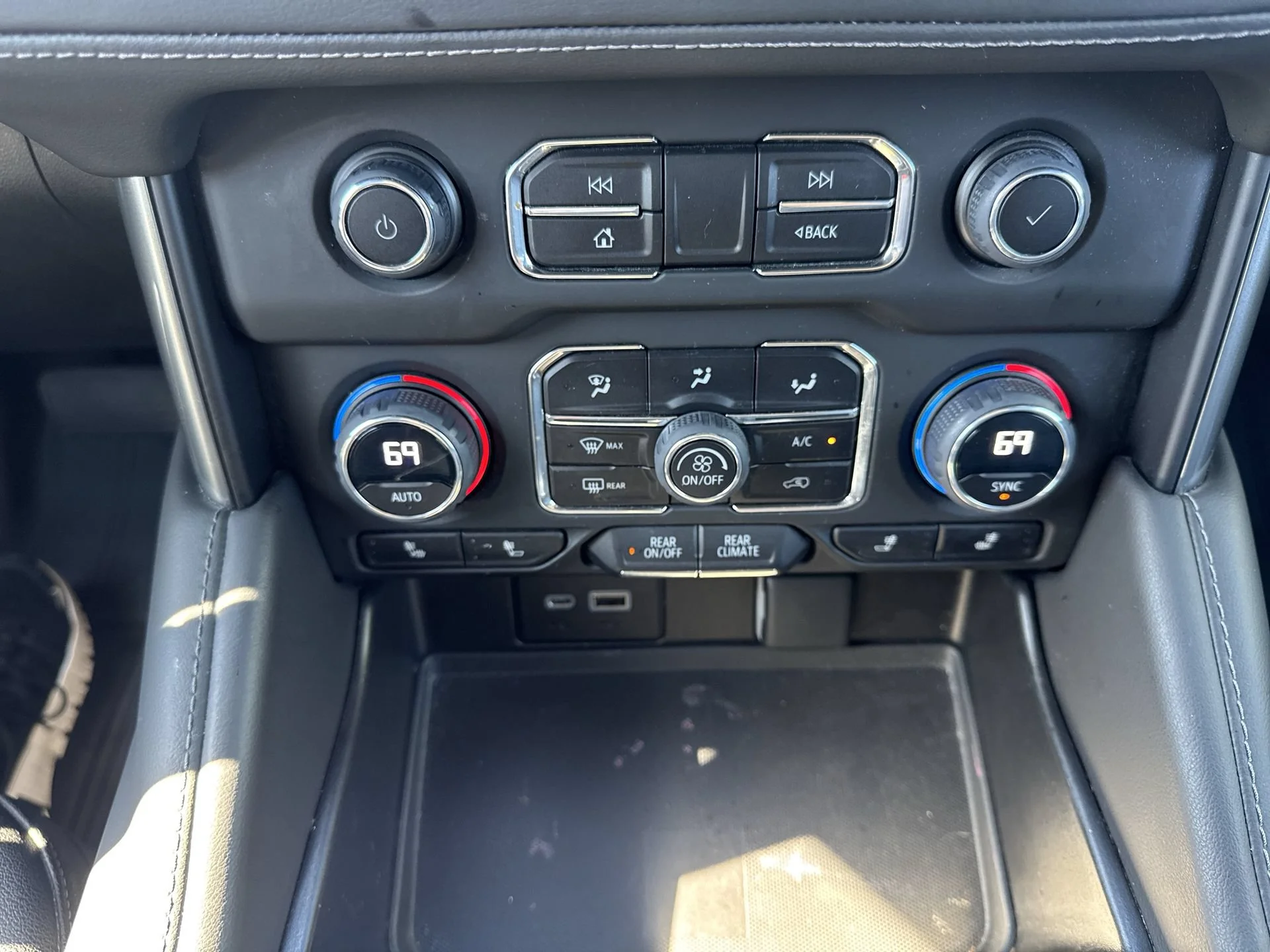 Certified Used 2023 Summit White Chevrolet Z71 image 19