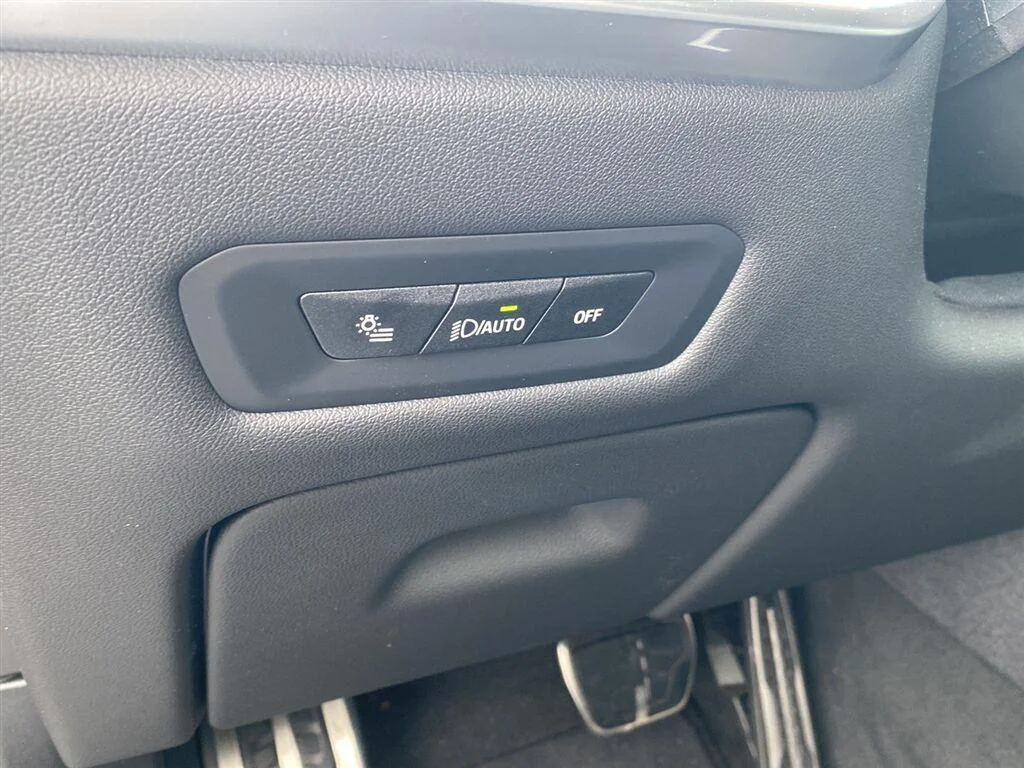 Used 2026 Skyscraper Grey Metallic BMW M60i image 17